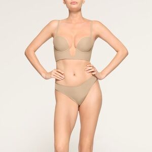 Skims Deep Plunge Shapewear Bra in Clay Size XL